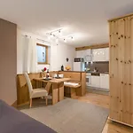 Baumgartner Apartment *