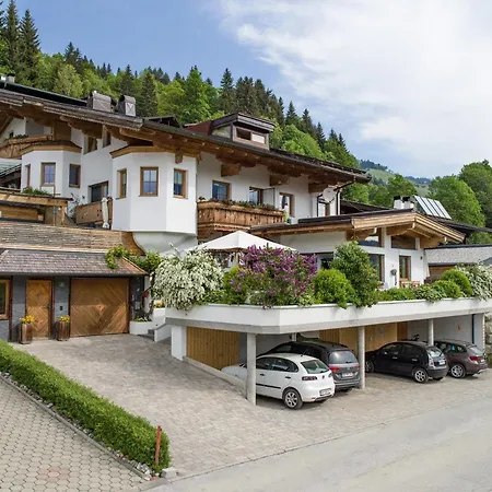 Baumgartner Apartment *